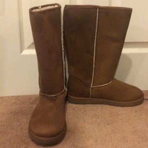 Airwalk Sherpa lined size 12 winter boots